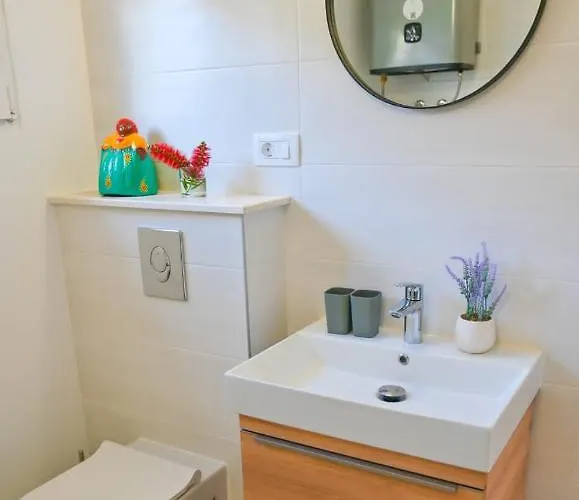 Leo Blue * Vela Luka