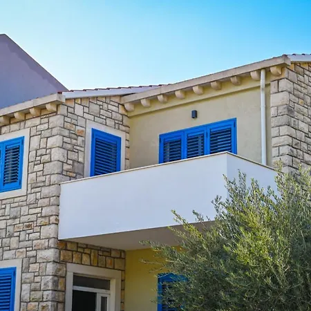 Leo Blue Apartment